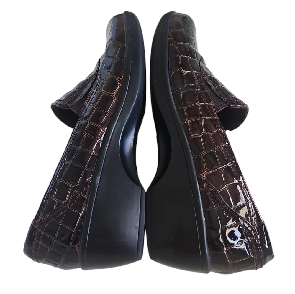 CLARKS WOMEN'S MAY POPPY CROC PRINT LOAFER